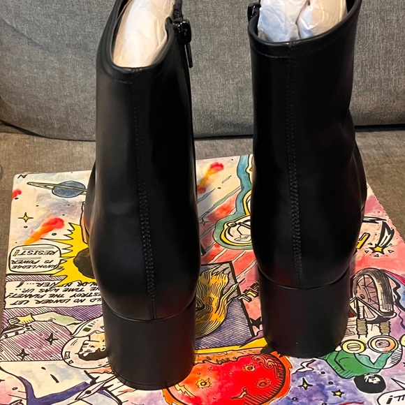 Jeffrey Campbell NWT. Beautiful black leather platform ankle boots. 8.5. - Picture 3 of 7